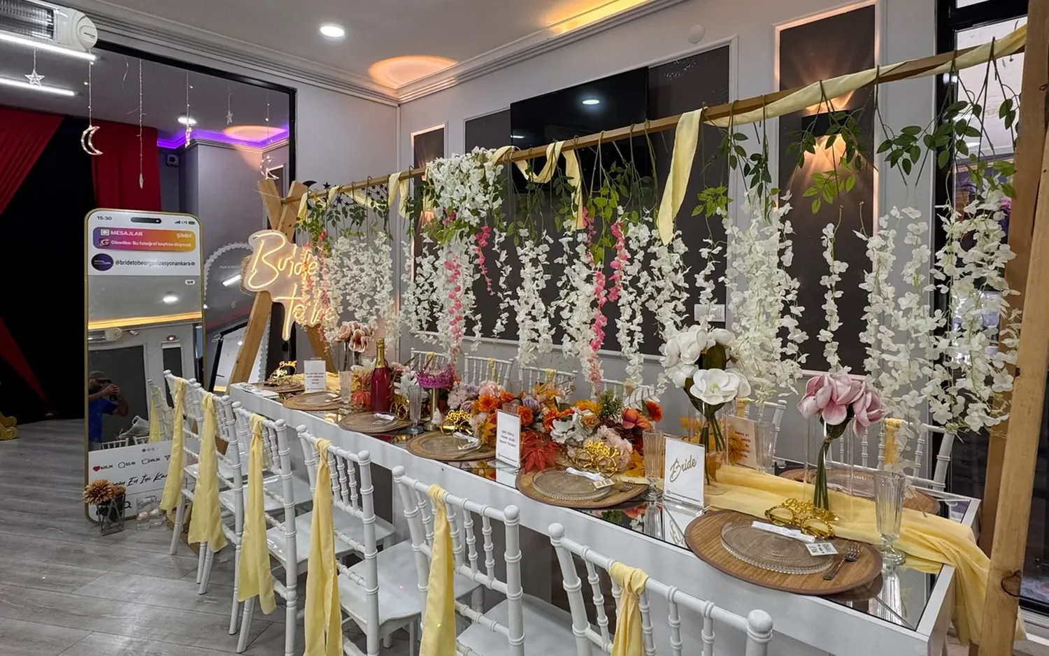 Bride to Be kapalı mekan masa düzeni