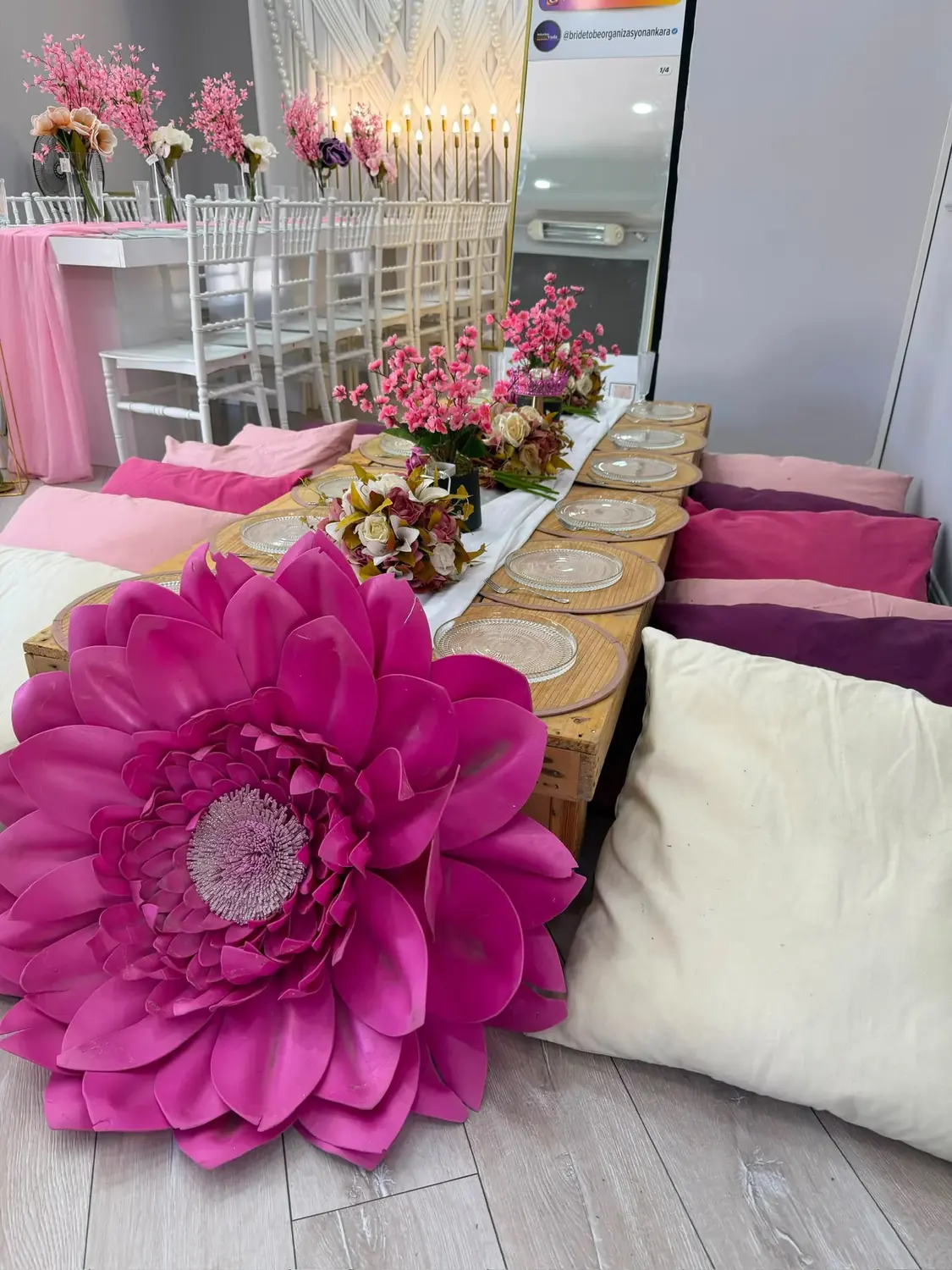 Bride to Be pembe masa ve dekor düzeni